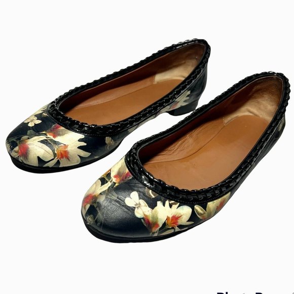 Givenchy Paris Black Leather Floral “Ninni Magnolia" Ballet Flats 36&1/2 US 6.5 - Picture 2 of 7